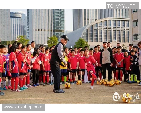 足球明星的孩子们萌态百出引发网友热议可爱瞬间瞬间成网红